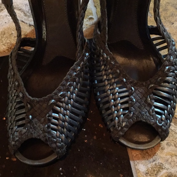 Carlos Santana metallic blue “BARREL” slingback - Picture 4 of 8